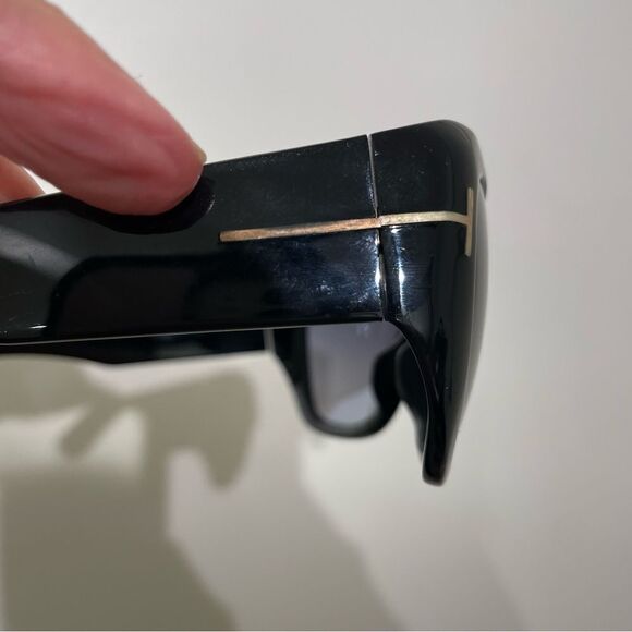 Tom Ford Tortoise Shell Sunglasses - Picture 5 of 10